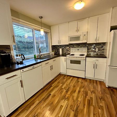 North Nanaimo Gem - Garden-View Room With Private Ensuite Zewnętrze zdjęcie
