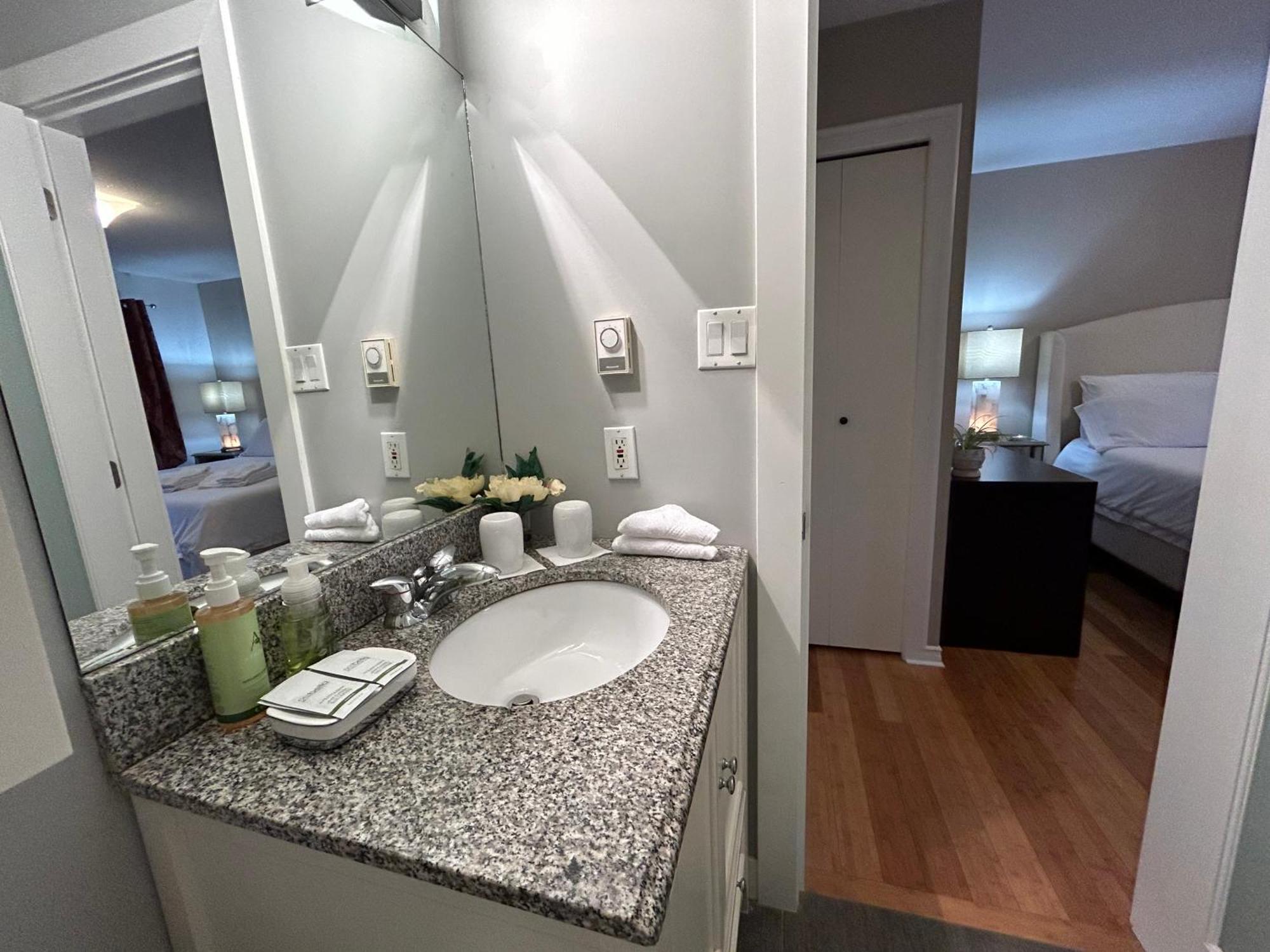 North Nanaimo Gem - Garden-View Room With Private Ensuite Zewnętrze zdjęcie