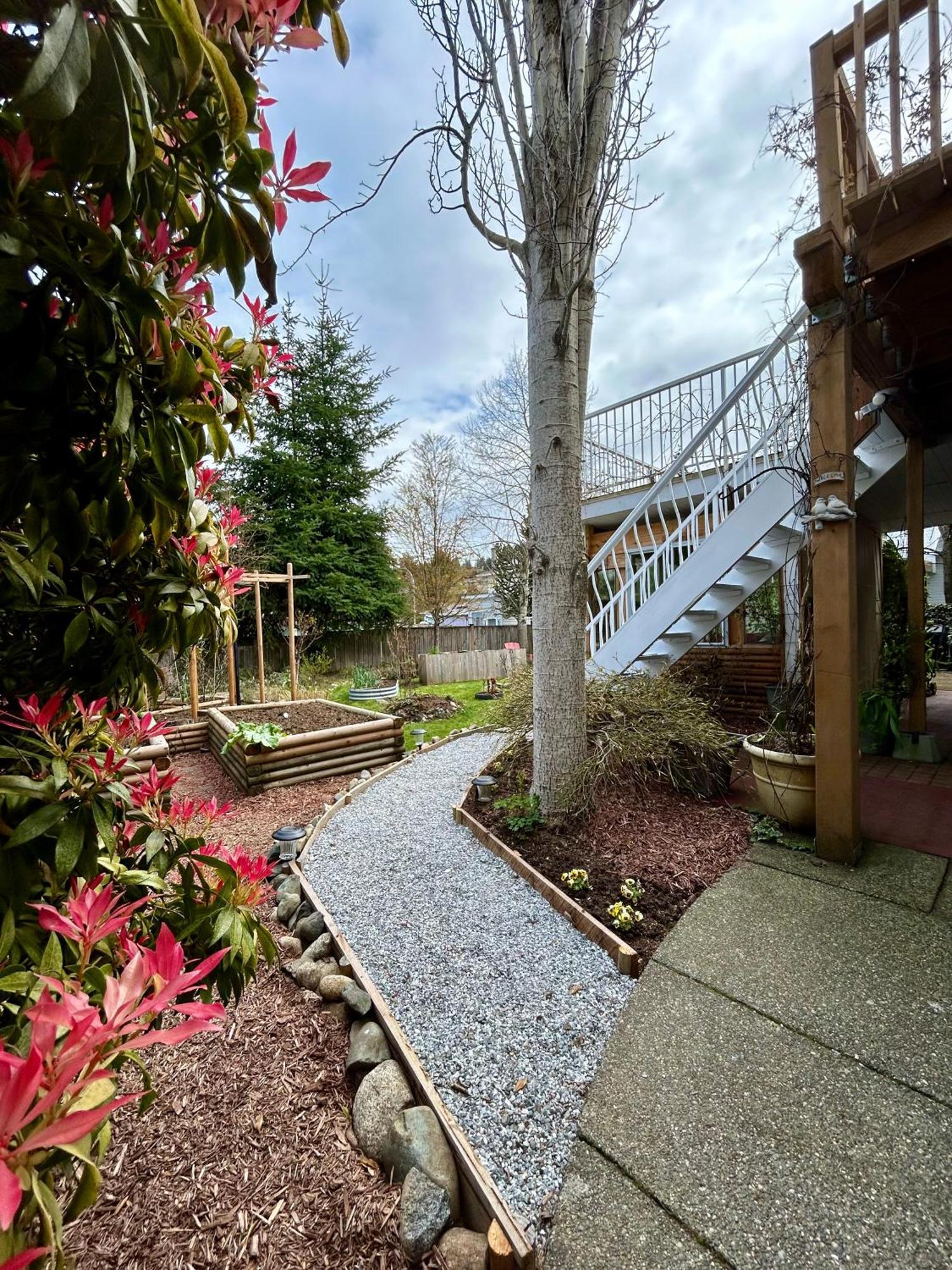 North Nanaimo Gem - Garden-View Room With Private Ensuite Zewnętrze zdjęcie