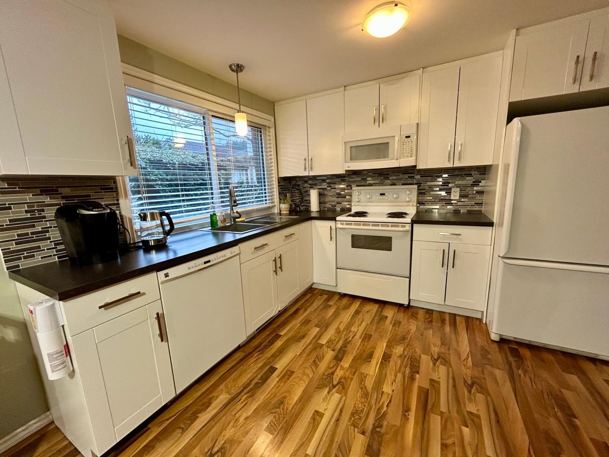 North Nanaimo Gem - Garden-View Room With Private Ensuite Zewnętrze zdjęcie