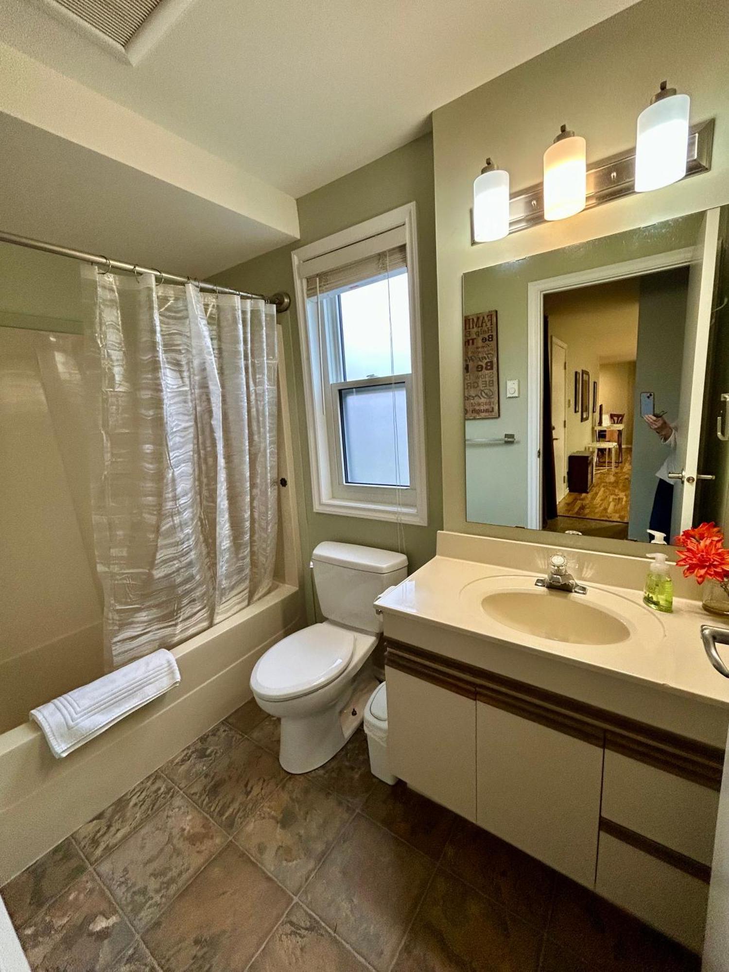 North Nanaimo Gem - Garden-View Room With Private Ensuite Zewnętrze zdjęcie